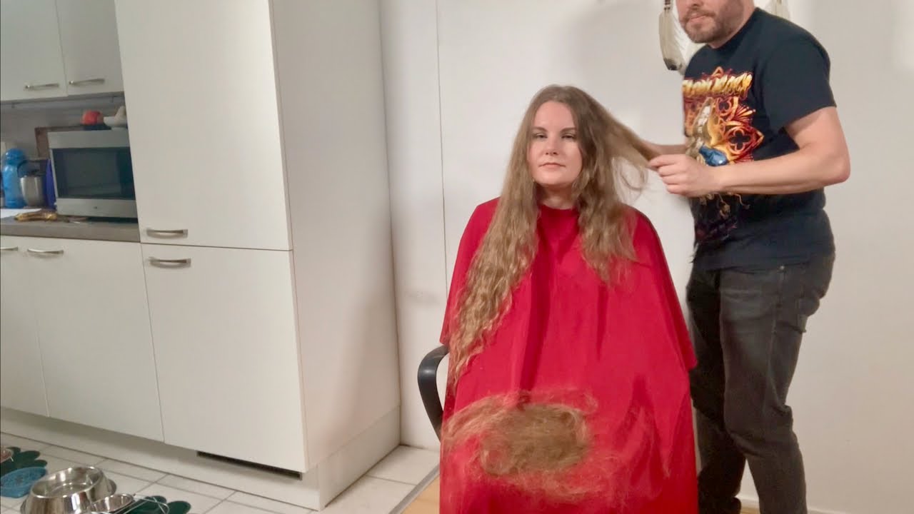 Makeover haircut! Cutting very long hair into a layered shape doing a dry cut and wet cut