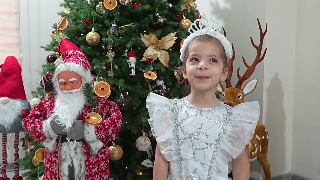 Ana Məktəb Yasamal filialında Yeni il münasibətilə keçirilən bayram.