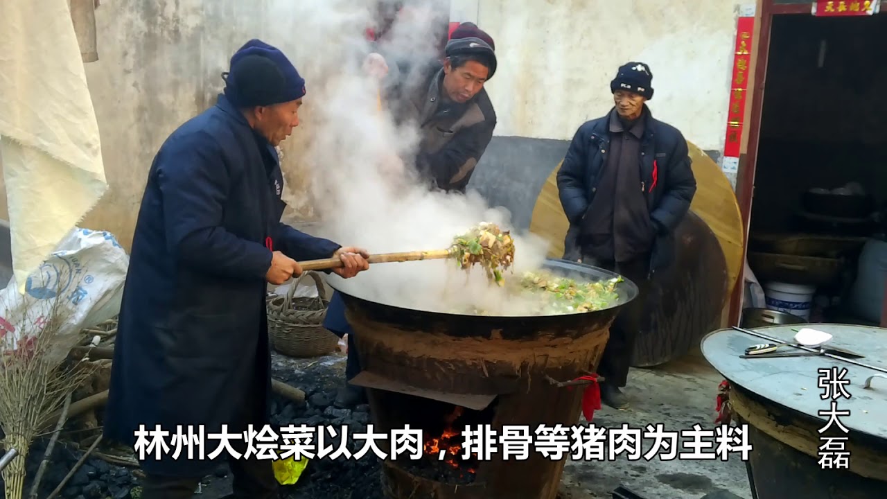 河南林州结婚喜宴只上一道菜 不摆板凳不摆桌 客人都端着碗街上吃
