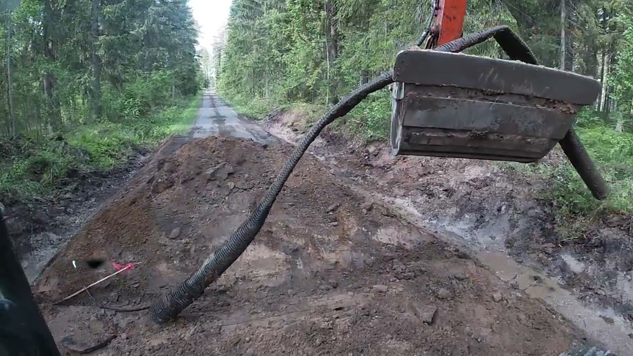 Kesällä vanhan rummun ylös kaivu. hitachi 130