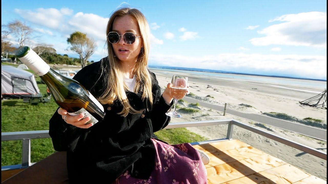 Roof-Deck Wines, Bus adventures, Great Views - When Monica Came to Stay. Ep. 92 (Wildering Campers)