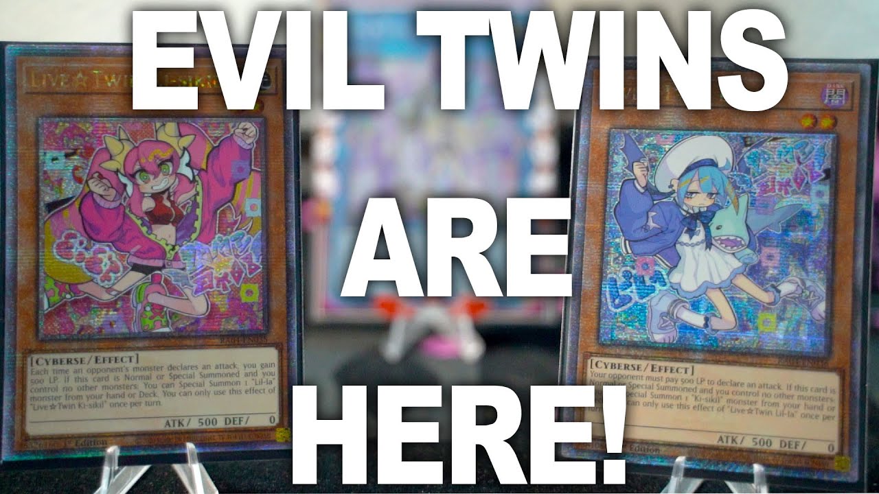 Местные жители наслаждаются: концертом Mitsurugi Live Twins.