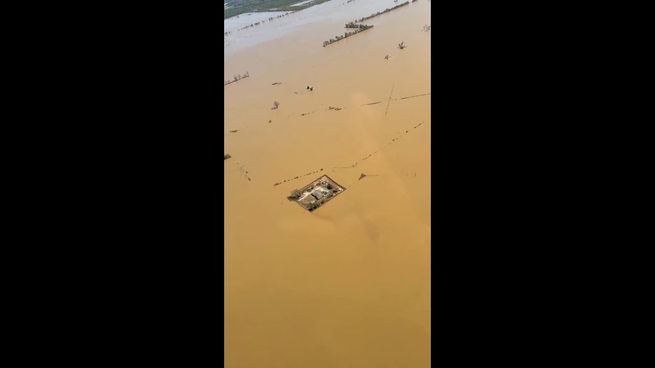 Family&rsquo;s DIY Levees Save Their Home From Historic Flooding
