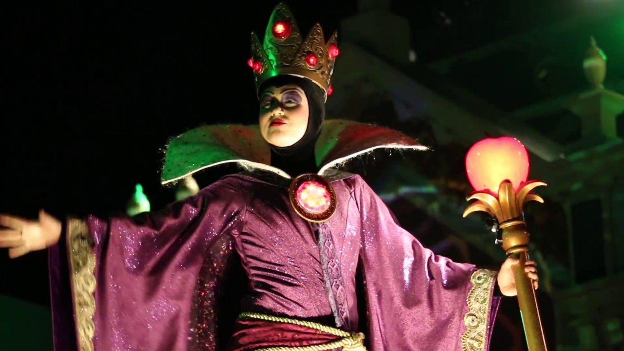 Villains' night out Chapter 2 Evil Queen show stop (2)