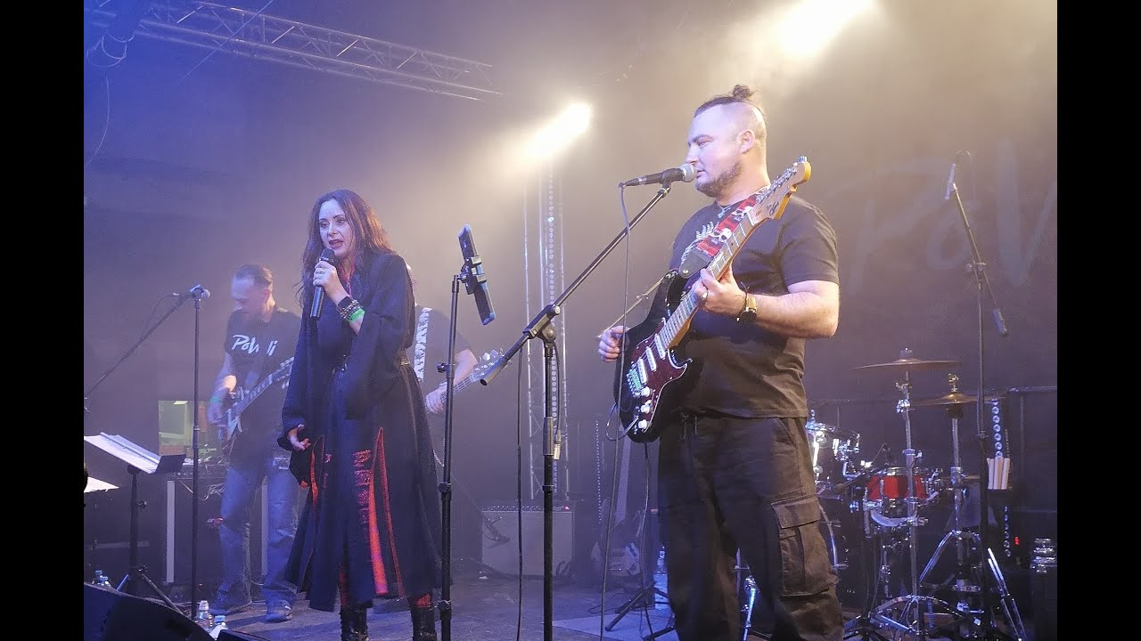 Po Woli, klub 
