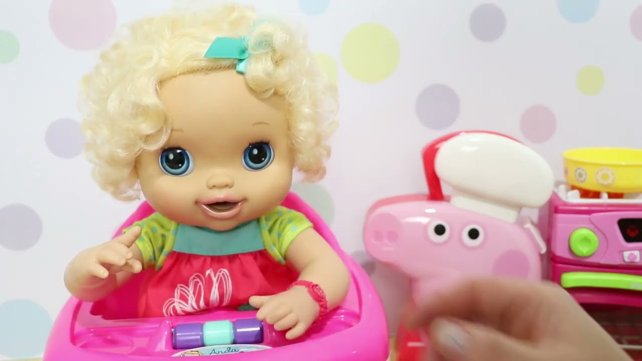 BABY ALIVE CLARABELLA FAZENDO O LANCHE DA TARDE
