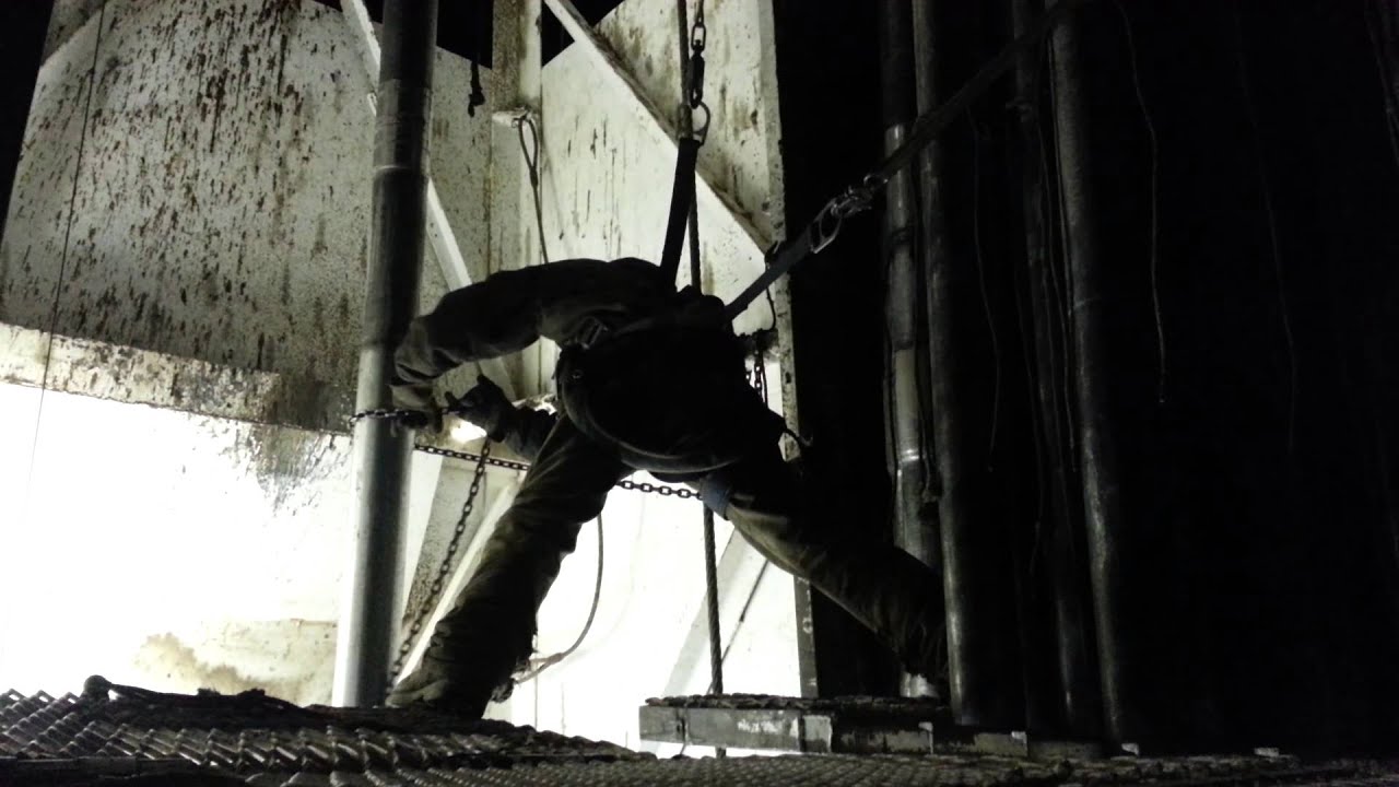 Pulling drill collars!! #kansas #oilfield #derrickman
