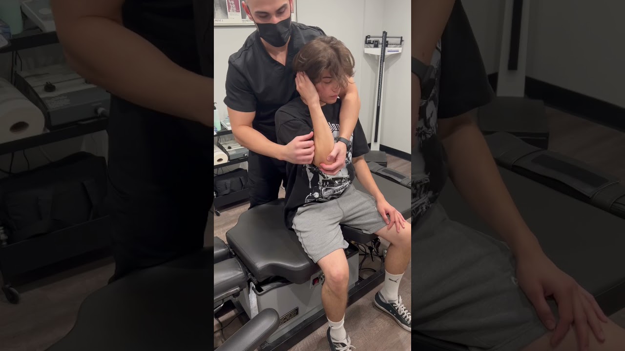 Shoulder adjustment 🔈😱 #shoulder #adjustment #chiropractor #asmr #pop #wow #shoulderpain #fyp #fup