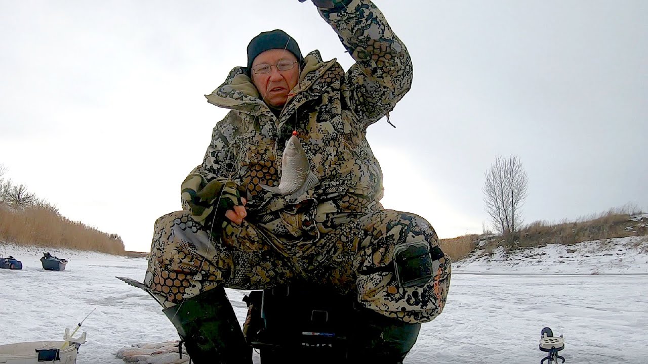 Повезло на рыбалке со льда, карась ловился активно.