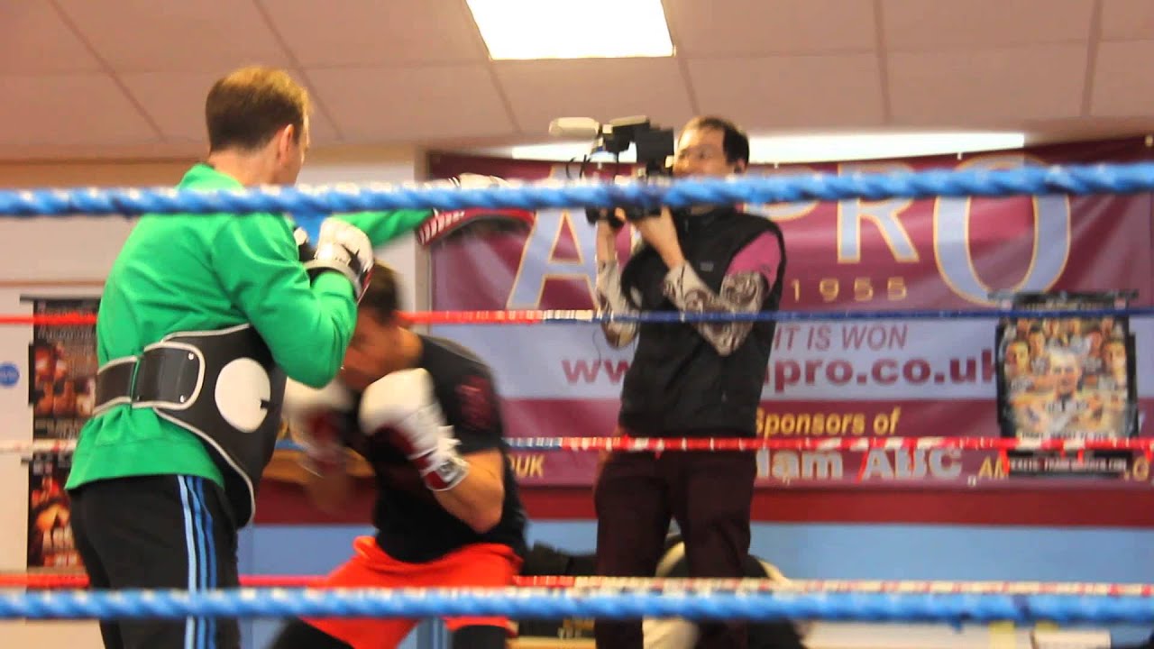 MARK TIBBS TOP BOXING TRAINER ON THE PADS WITH SAM MCNESS GETTING READY FOR 25TH MARCH