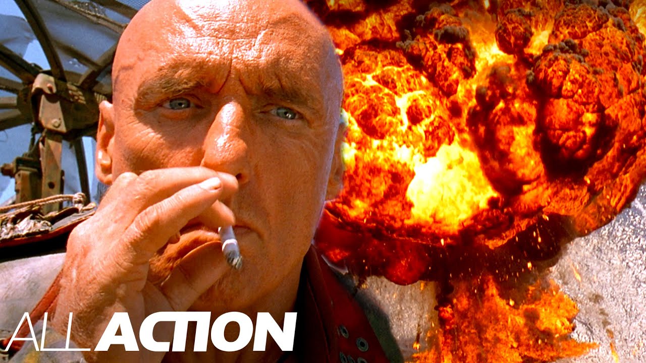 The Mariner's Explosive Escape | Waterworld | All Action