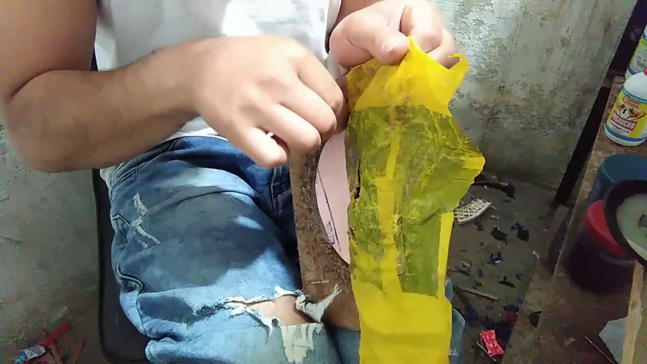 Proceso para solar o montar zapatos.
