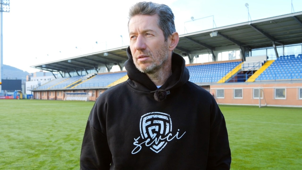 24. kolo | Trenér Bronislav Červenka před utkáním s Plzní