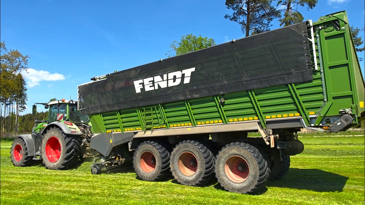 Fendt 728 Vario Gen7 one mit Tigo XR Tridem LW lädt Gras für Silage!