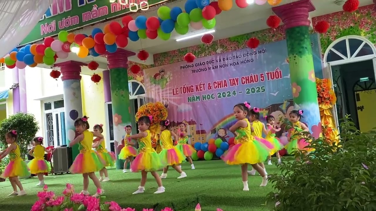 Gem diễn văn nghệ ở trường HH