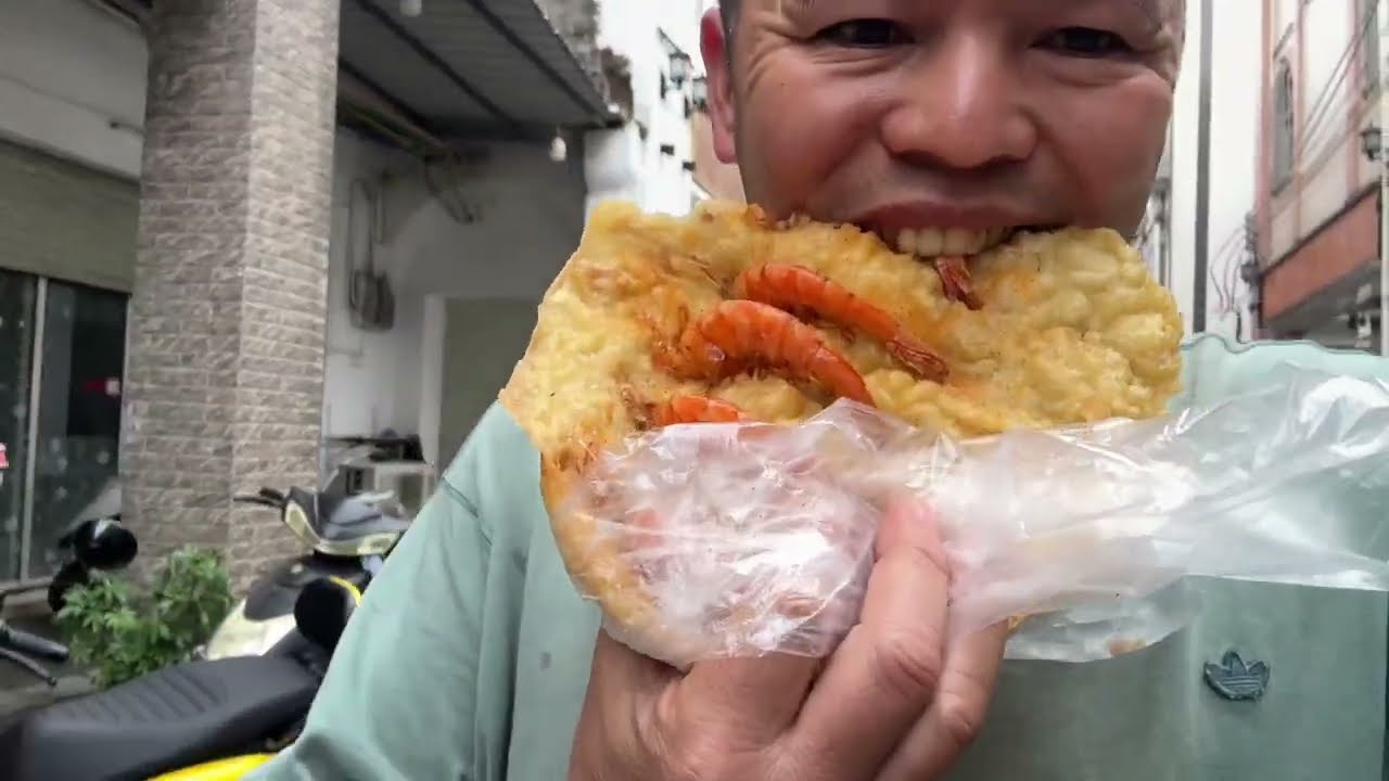 廣東四大古鎮之一，南洋風格的古騎樓。特色小吃油炸蝦餅很好吃