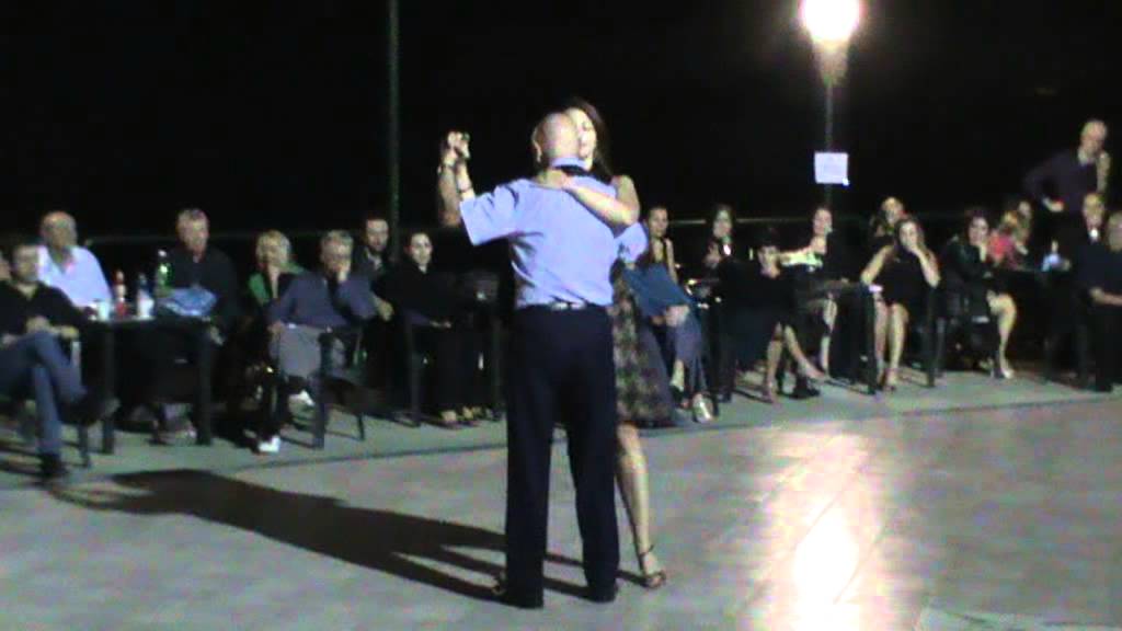 Jorge Kero y Mara Cicerano bailan milonga