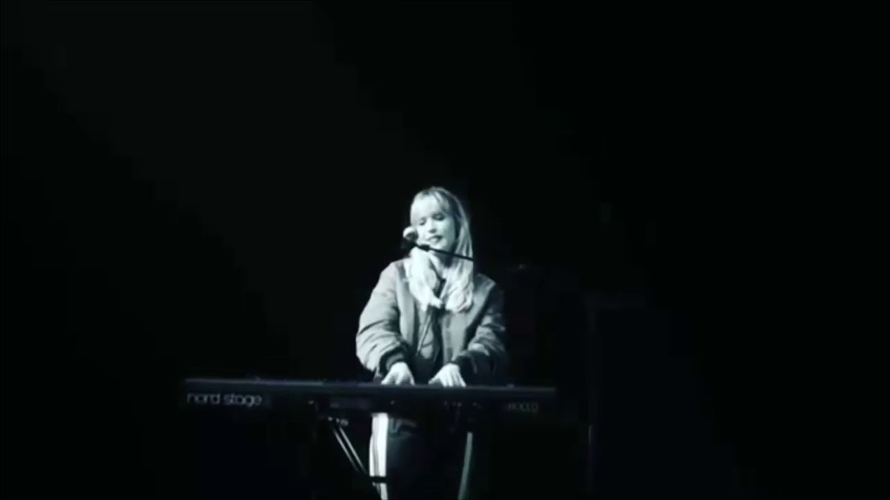 Angèle & Damso - Silence (Live @ Bercy, Paris)