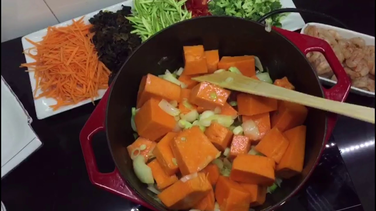 Soupe royale de potiron aux légumes ♥ ❤ ❥ ❣شربة روايال باليقطين و الخضر