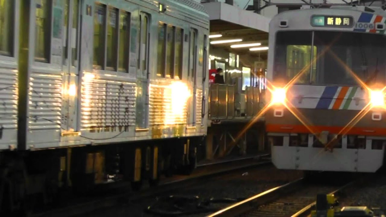 🚅 Shizutetsu Commuter Trains Arriving and Departing Kusanagi Station - Japan Train Videos