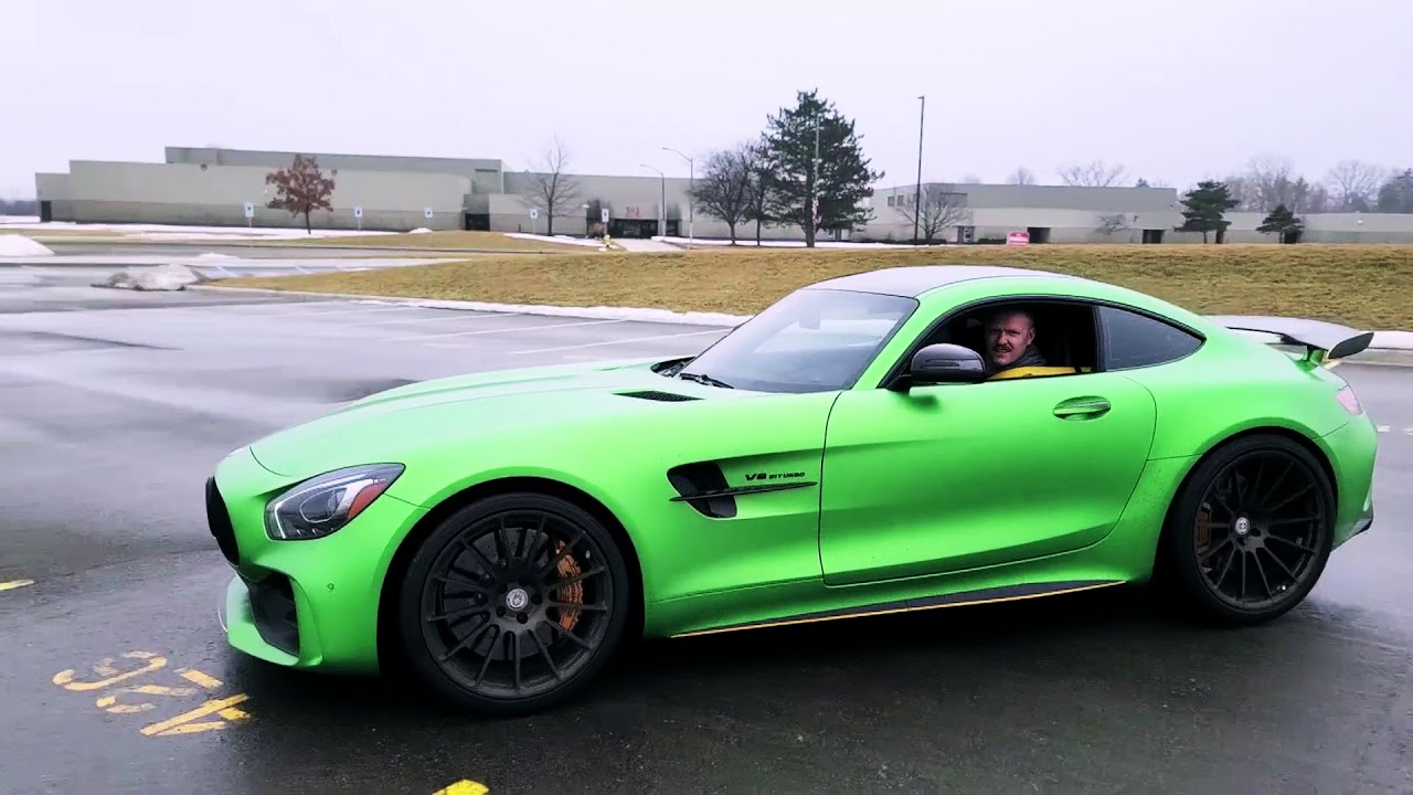 Mercedes AMG GTR Donuts