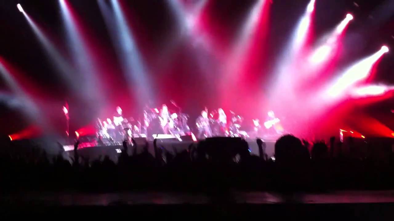 BON JOVI TOKYO DOME (Japan) live OPENNING - BLOOD ON BLOOD 2010.11.30