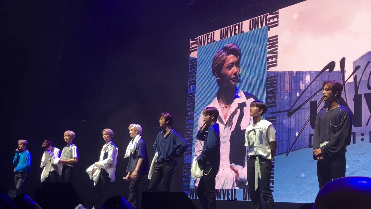 STRAY KIDS 190802 Berlin (Speaking German & Member Introduction)