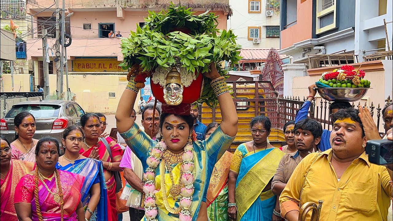 Jogini Shyamala Devi Sigam at Balkamapet Yellamma Temple | Jogini shyamala Bonam At Balkampet Bonalu