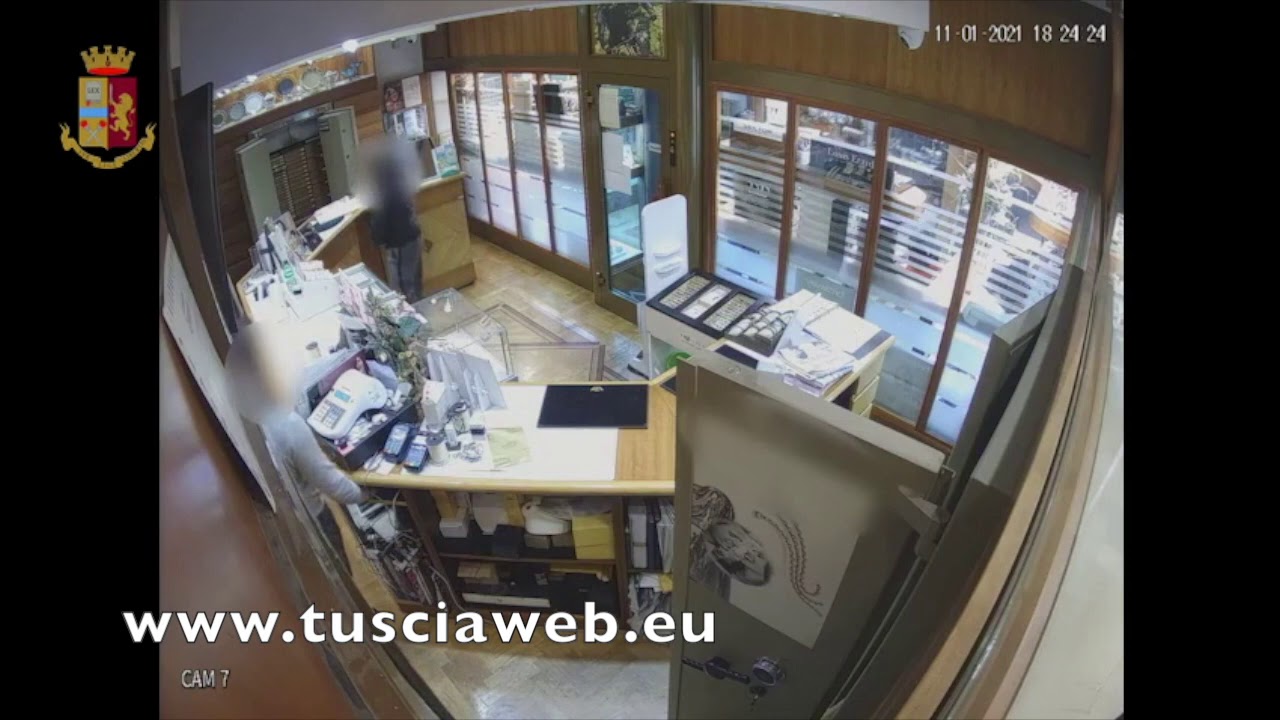Tentata rapina in una gioielleria a Napoli