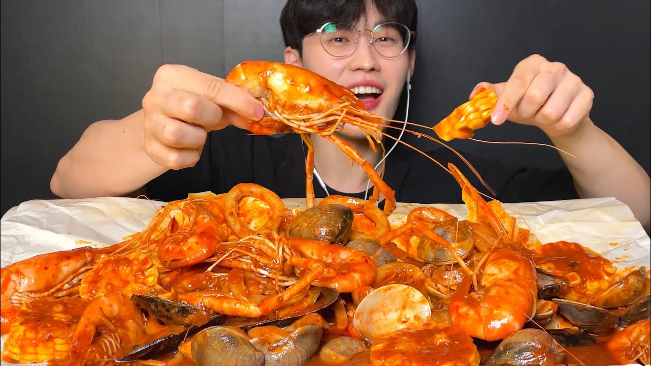 ASMR MUKBANG 방콕 야시장에서 사온 각종 해산물 볶음 JODD FAIRS Most Popular Night Market in Bangkok ‘Seafood Bucket’