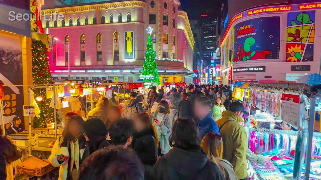 Myeongdong is starting to look like Christmas 🎄 November 2025 | Seoul, South Korea 명동 明洞