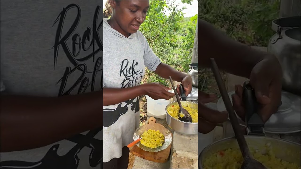 Hoje Tem Farofa de Ovos Para o Almoço na Roça!