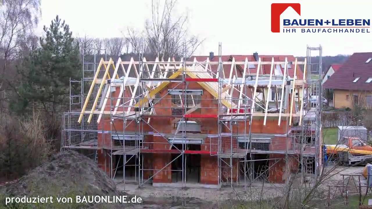 Der Dachstuhl - Eigenheimbau im Zeitraffer von Bauen+Leben.