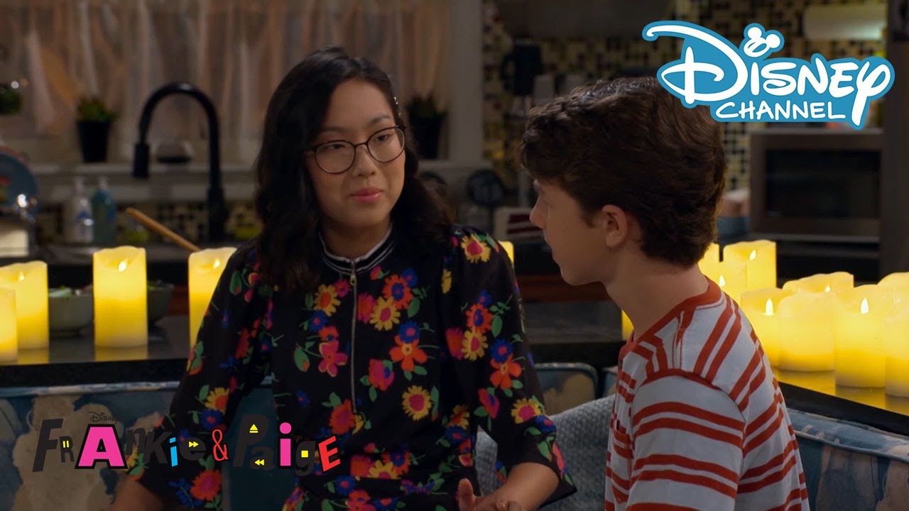 Frankie et Paige | Dîner aux chandelles | Disney Channel BE