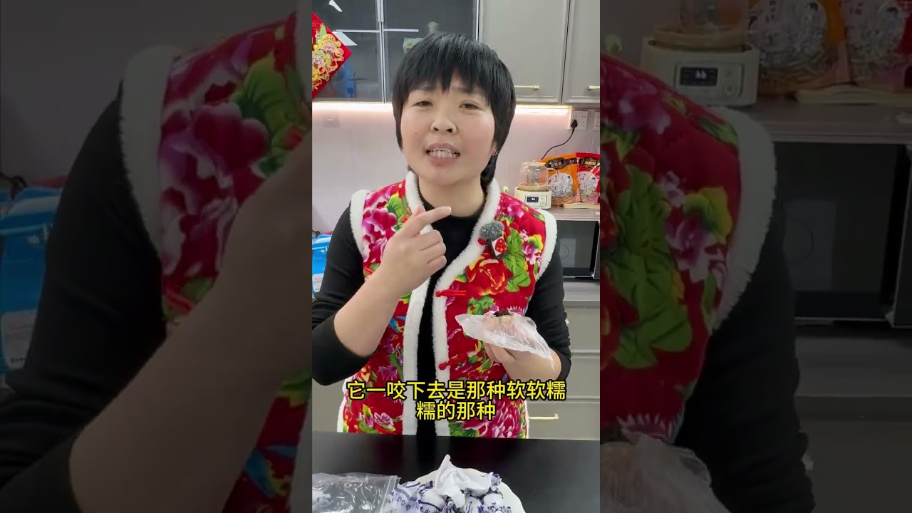 新會老陳皮配飽滿梅肉，古法慢醃層層入味！酸不齁喉甜不膩口，果肉軟糯有嚼勁，嚼一口滿嘴甘香還回甘。年夜