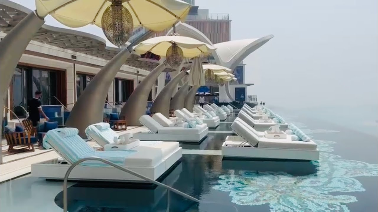 Skyline pool cloud 22 | Dubai