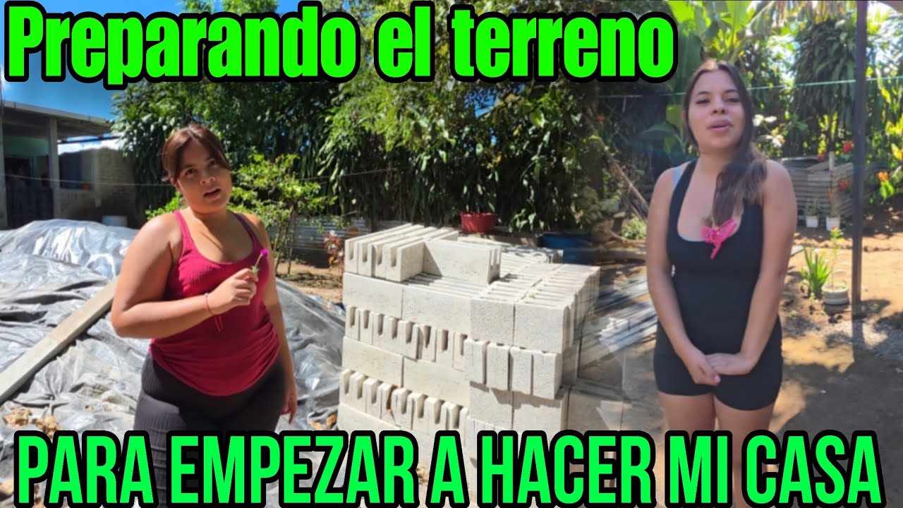 Preparando el terreno para la construcción🏡 Mi tio esta cortando los palos ☺️
