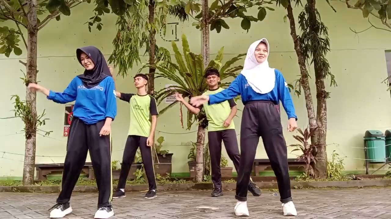 KELOMPOK 5 (Tugas Membuat Vidio Senam) 