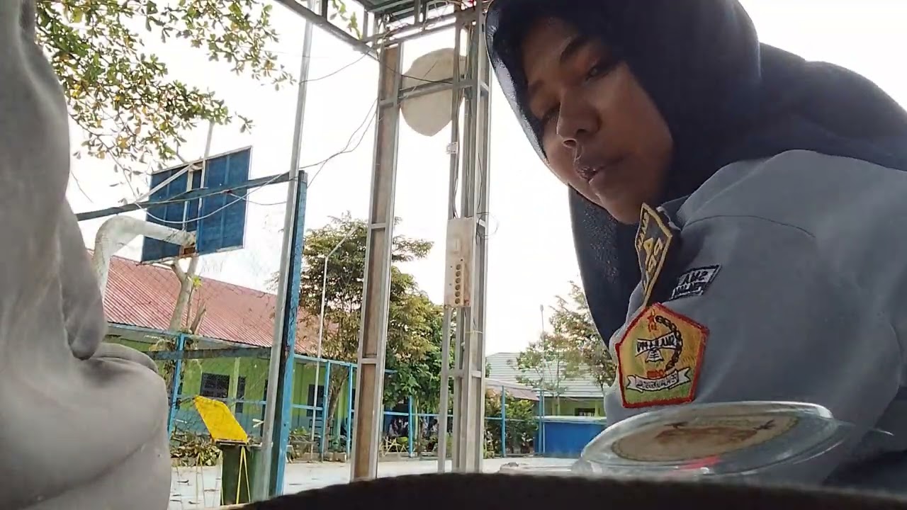 es putar, ga lagi ah, ini apasih ditinggal gitu ajar