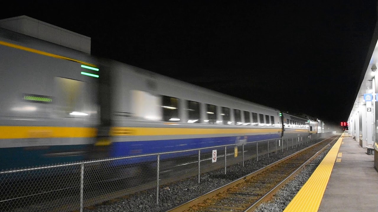 VIA 669 speeding through Guildwood Station || 08/26/2019