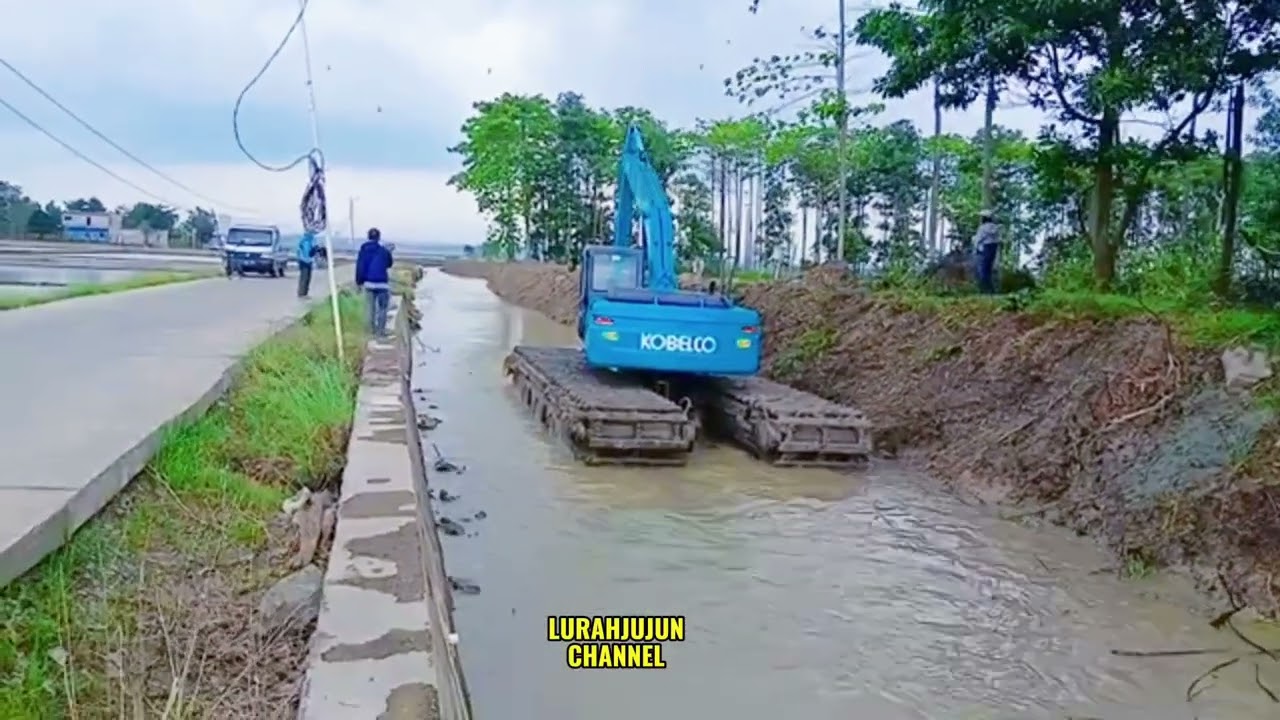 KDM LUAR BIASA, PENGERUKAN KALI HURANG Di PERLEBAR,, PENANGANAN BANJIR.. 