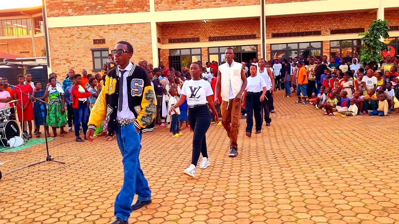 Performance ya GYT yizihiza umwaka mushya irebere Fashion na dance modern na bahanzi batandukanye