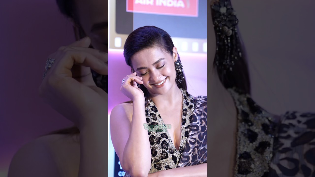 Surveen chawla looks beautiful 😍😍#surveenchawla #buzzookaspotlight