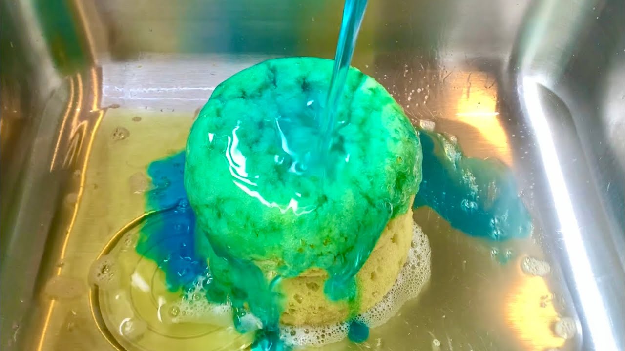 ✨SUPER SATISFYING SQUEEZES IN THE RAIN ✨☔️🧽 - sponge ASMR