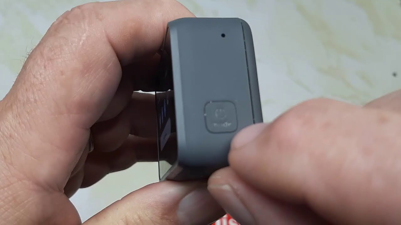 GoPro Hero 7 Silver установите и отформатируйте карту Micro SD.