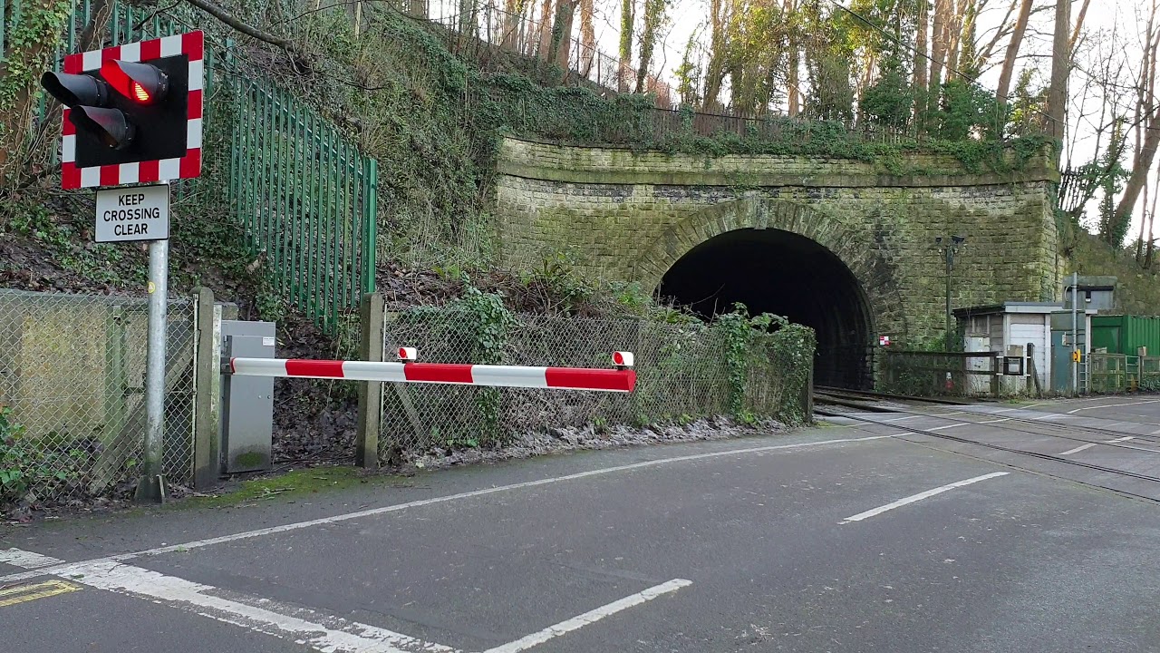 (2 Trains) Greenland Mill Level Crossing - Bradford-on-Avon, Wiltshire
