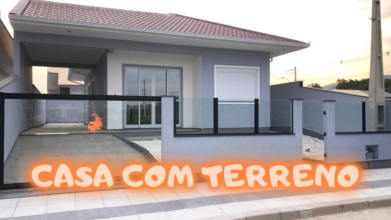 CASA COM TRÊS QUARTOS