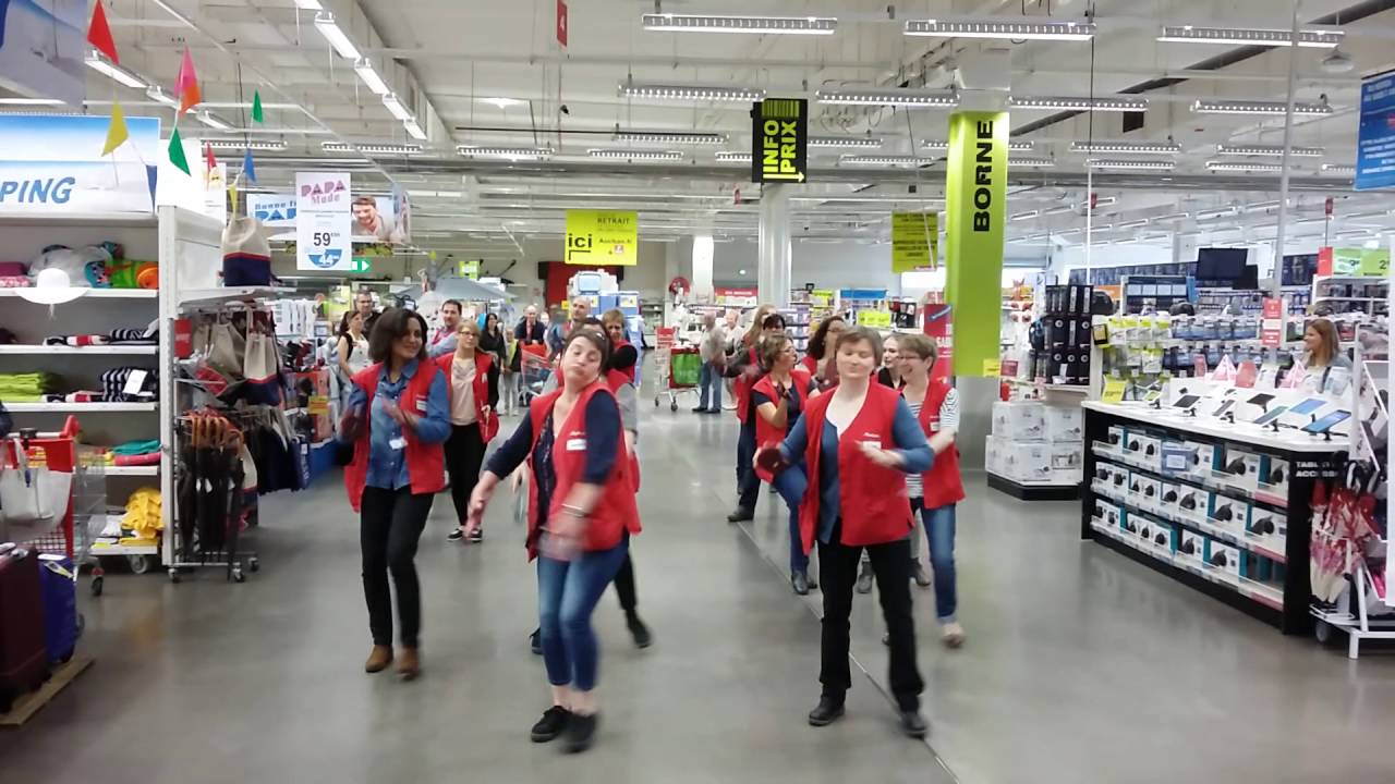 La Danse des tongs à Auchan Arras