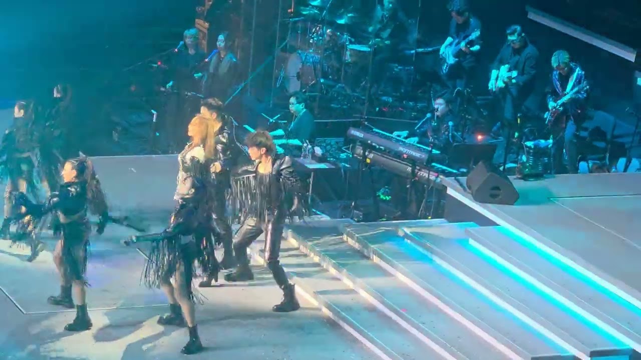 02/28/2026 陳松伶演唱會 - 香港 2026 | 音樂總監張與辰 ~ 勁歌熱舞環節: 冰山大火/煞科/隆重登場/花花宇宙