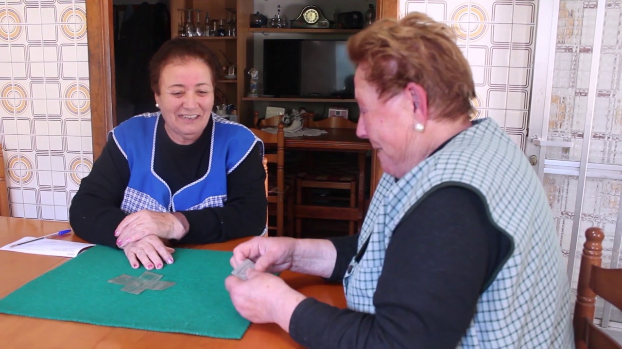 As cartas enriba da mesa